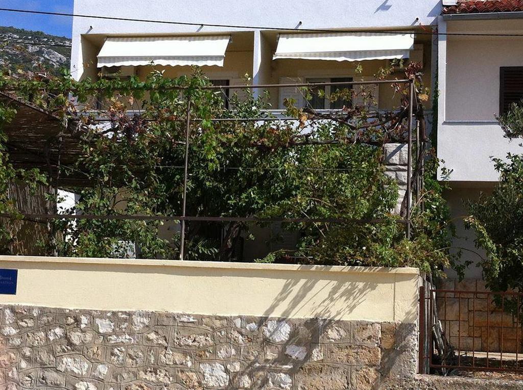 Studios Ana Mari Komiza Exterior photo